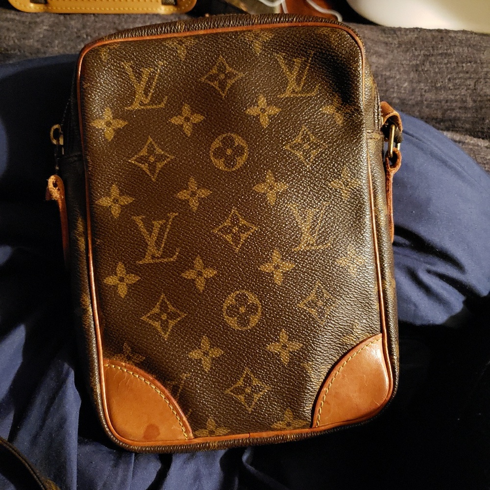 Crossbody - Picture 4 of 4